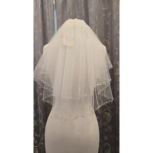 Giselle BRIDAL veil Wedding V1092 Ivory With Rhinestone Comb New Nwt Short